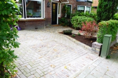 2015-07-Sierbestrating-chalet-vijver-1